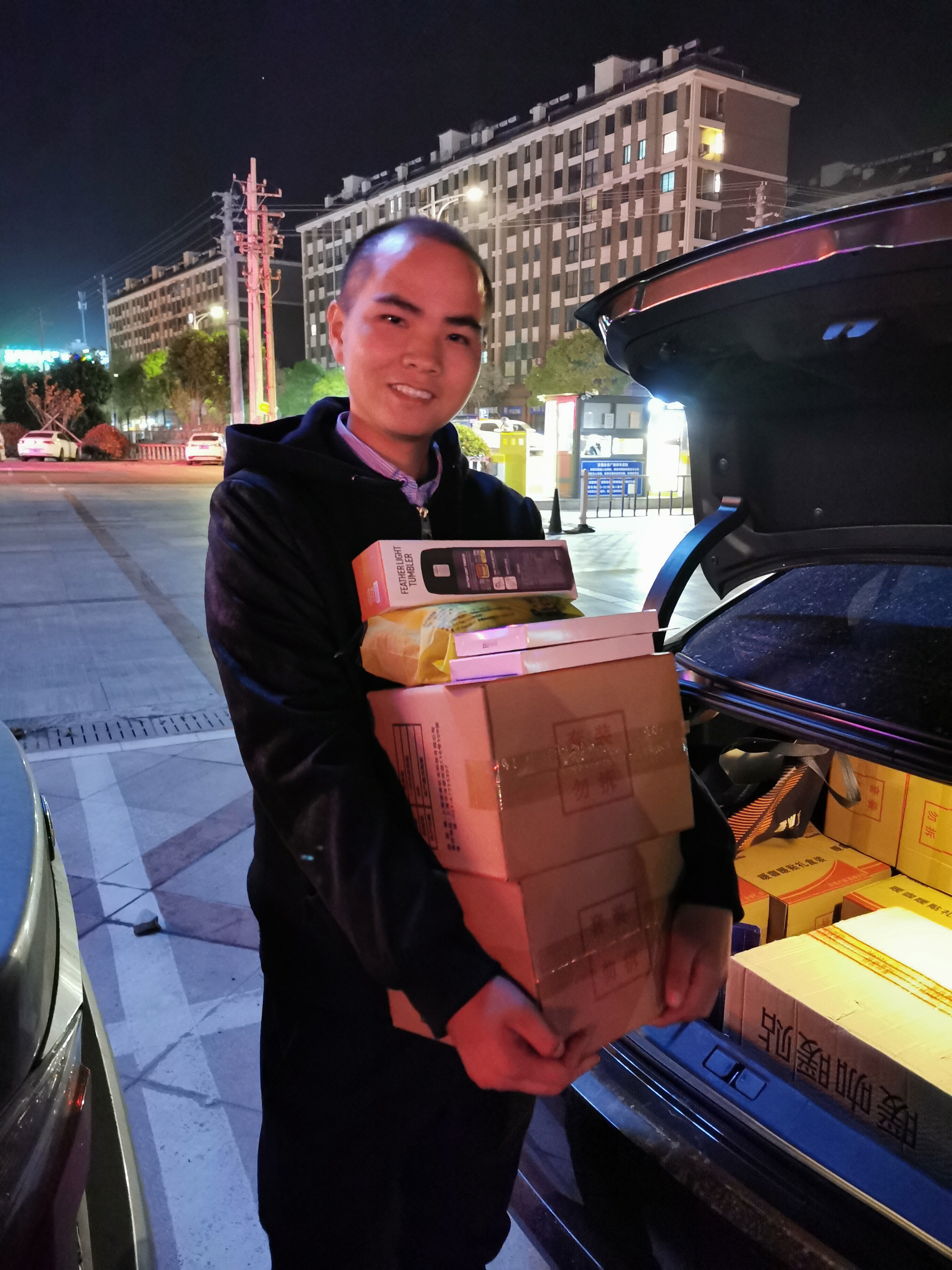 11月中旬，寶開工會組織開展“走一線、送溫暖”關(guān)愛員工暖冬行動。