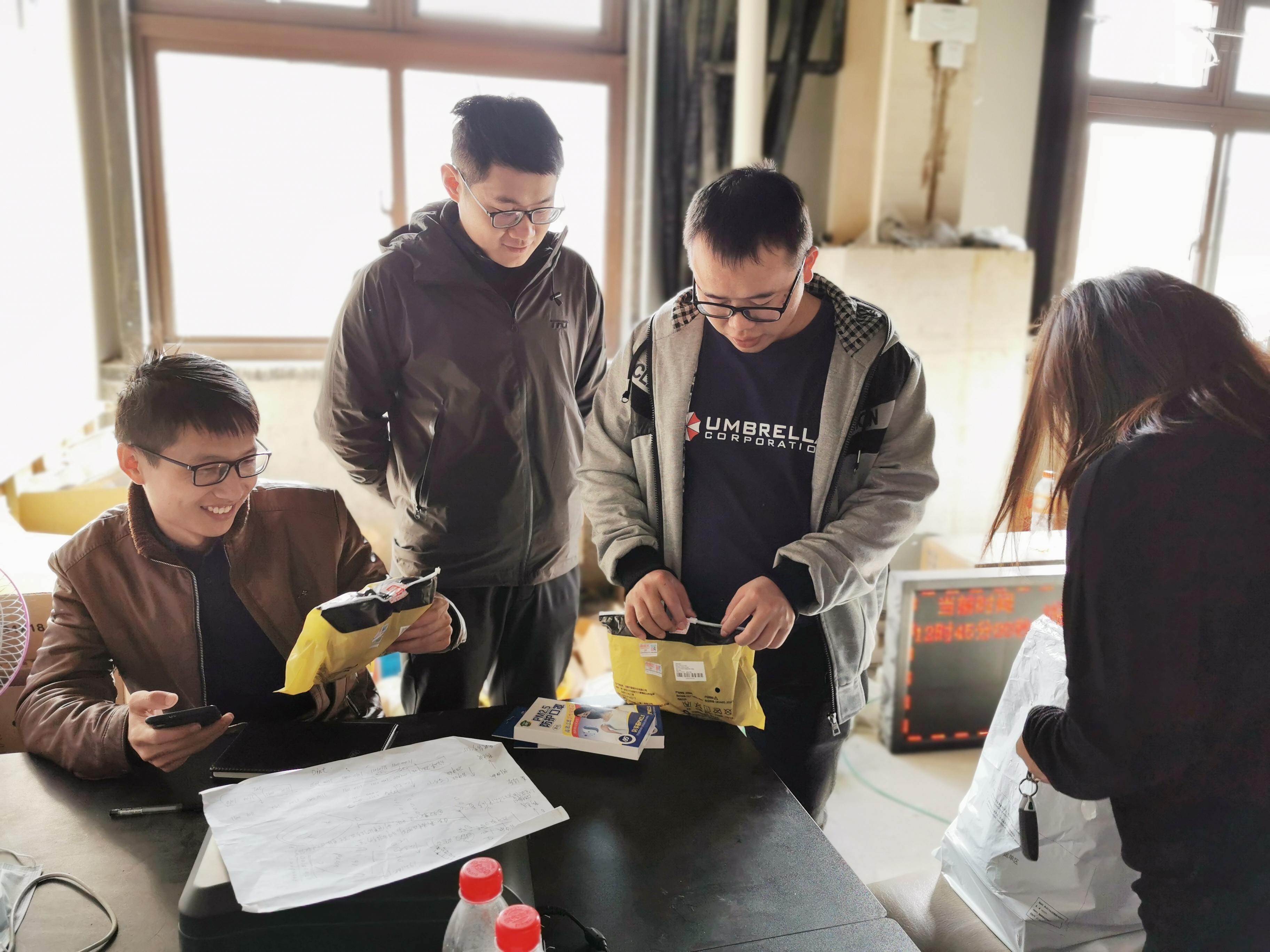 11月中旬，寶開工會組織開展“走一線、送溫暖”關(guān)愛員工暖冬行動。