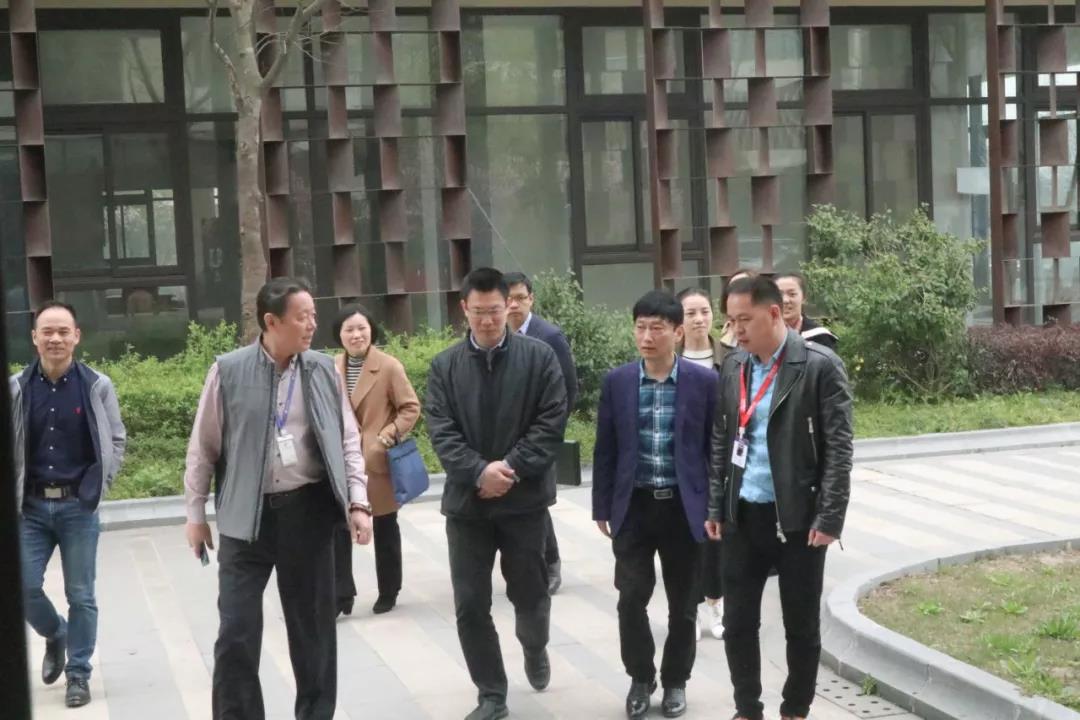 簡訊 | 黨建引領，助力企業(yè)發(fā)展！上海市委黨校領導一行蒞臨寶開考察調研！